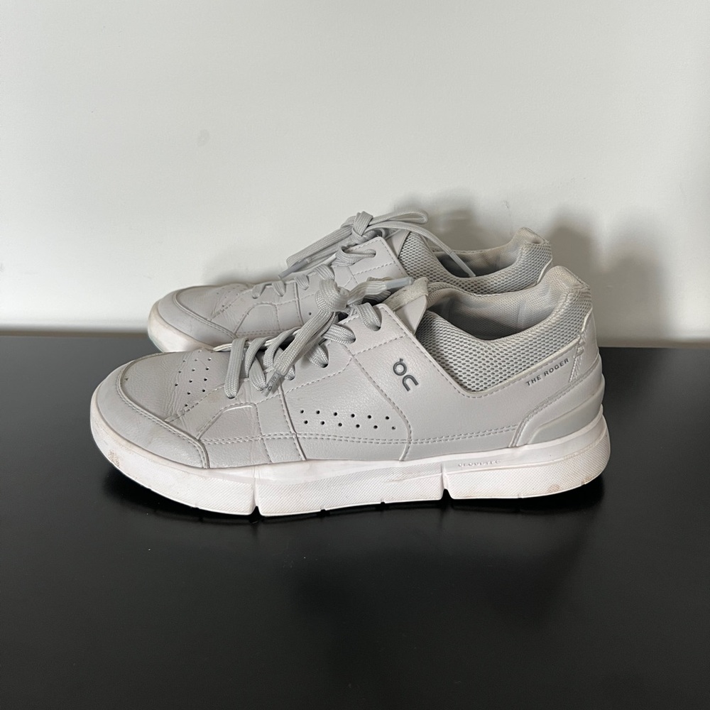 On Running Women’s Light Gray Sneakers